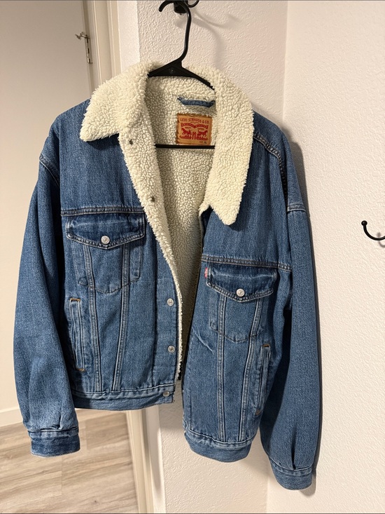 Levi's Jackets & Blazers - Levi's Blue Denim Sherpa-Lined Jacket with Cream Lining. Trucker Style oversized